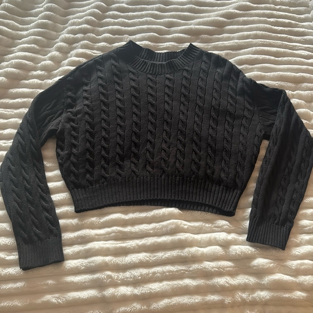GAP “teen” Cable-knit crew neck sweater